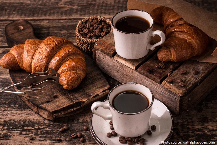 croissant and coffe